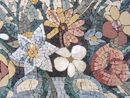 Blumengesteck Steinvase Mosaik Zoom