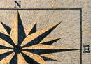 Gold und Schwarz Kompass Teppich Mosaik Zoom