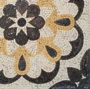 Квадратная мозаика с орнаментом крупным планом