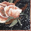 Розовый цветок, картина из мозаики крупным планом