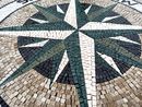 Молочно-зеленый компас, 100 см крупным планом