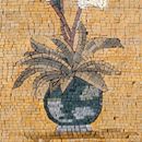 Белые цветы, картина из мозаики крупным планом