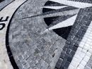 Темно-серый компас, мозаика, 90 см крупным планом