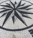 Mosaik Kompass Schwarz, 120 cm Zoom