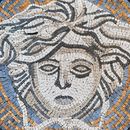 Mosaik Weiße Medusa, 100 cm Zoom