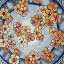 Лапчатка, мозаика-медальон крупным планом