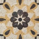 Квадратная мозаика с орнаментом крупным планом