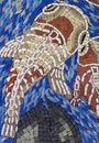 Drei Koi-Fische schwimmen im Teich Mosaik Zoom