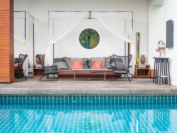 Round Peacock Mosaic Установлена