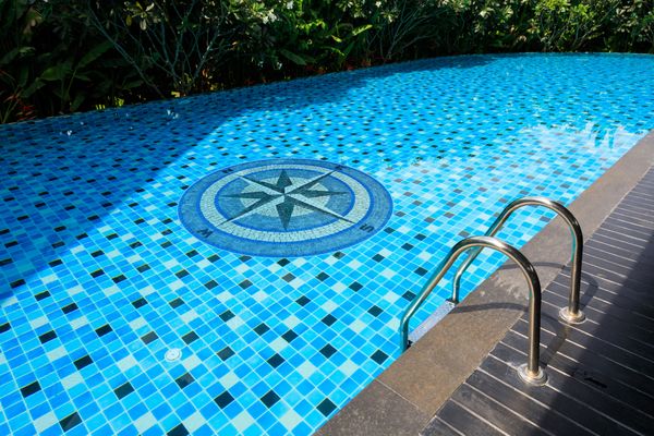 Blauer Kompass Mosaik, 80 cm Verlegt