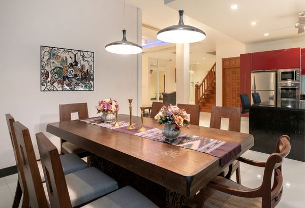 Винное трио, мозаика Установлена