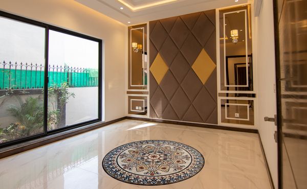 Мозаика с радиальным орнаментом Установлена