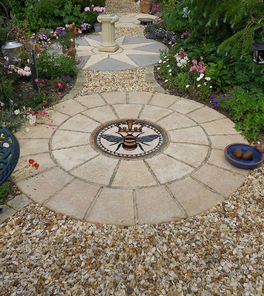 Mosaik Biene, 80 cm Verlegt