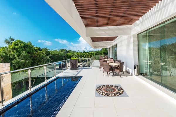 Leaf Patterned Mosaic Medallion with 14-Point Star Установлена