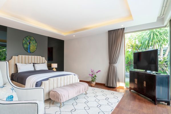 Round Peacock Mosaic Установлена