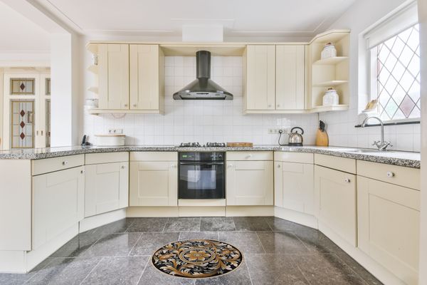 Patterned Gold Leafy Round Mosaic Installed