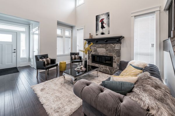 Woman with a Red Umbrella Mosaic Установлена