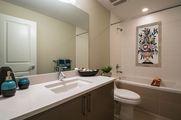 Цветы в вазе, мраморная мозаика Установлена