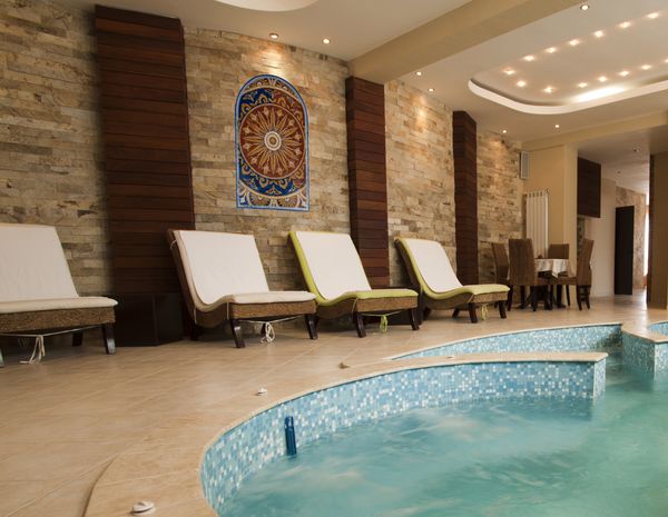 Орнамент, мозаика арочной формы Установлена