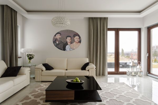 Семья, мозаика Установлена