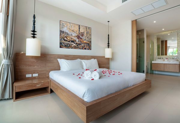 Тигр в осеннем лесу, мозаика Установлена