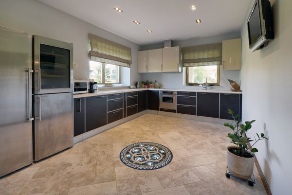 Mosaik Floral Schwarz, 120 cm Verlegt