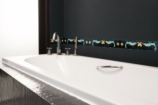 Gold Art Deco Bordüre Mosaik, 1200x10 cm Verlegt